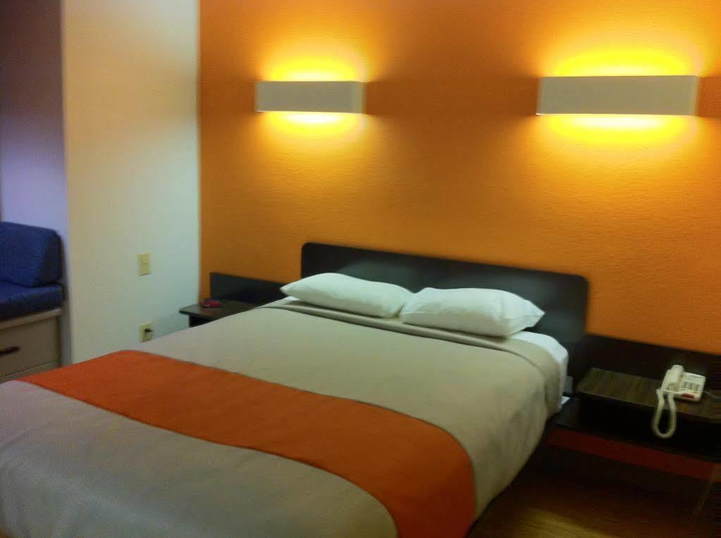Motel 6 Indianapolis Carmel Екстер'єр фото