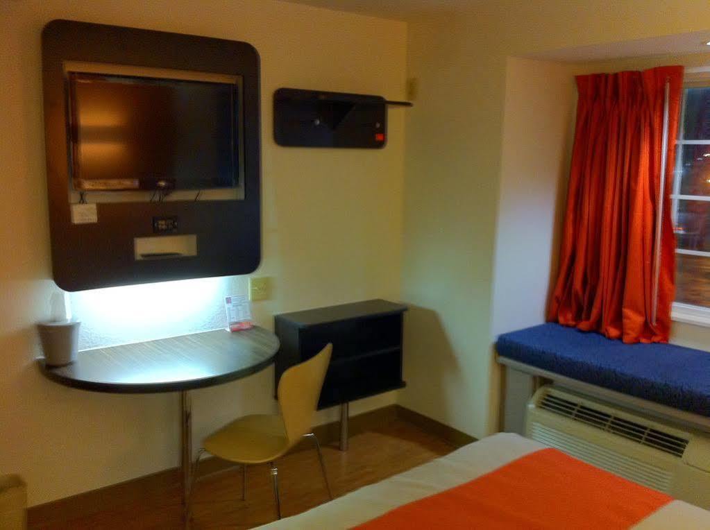 Motel 6 Indianapolis Carmel Екстер'єр фото