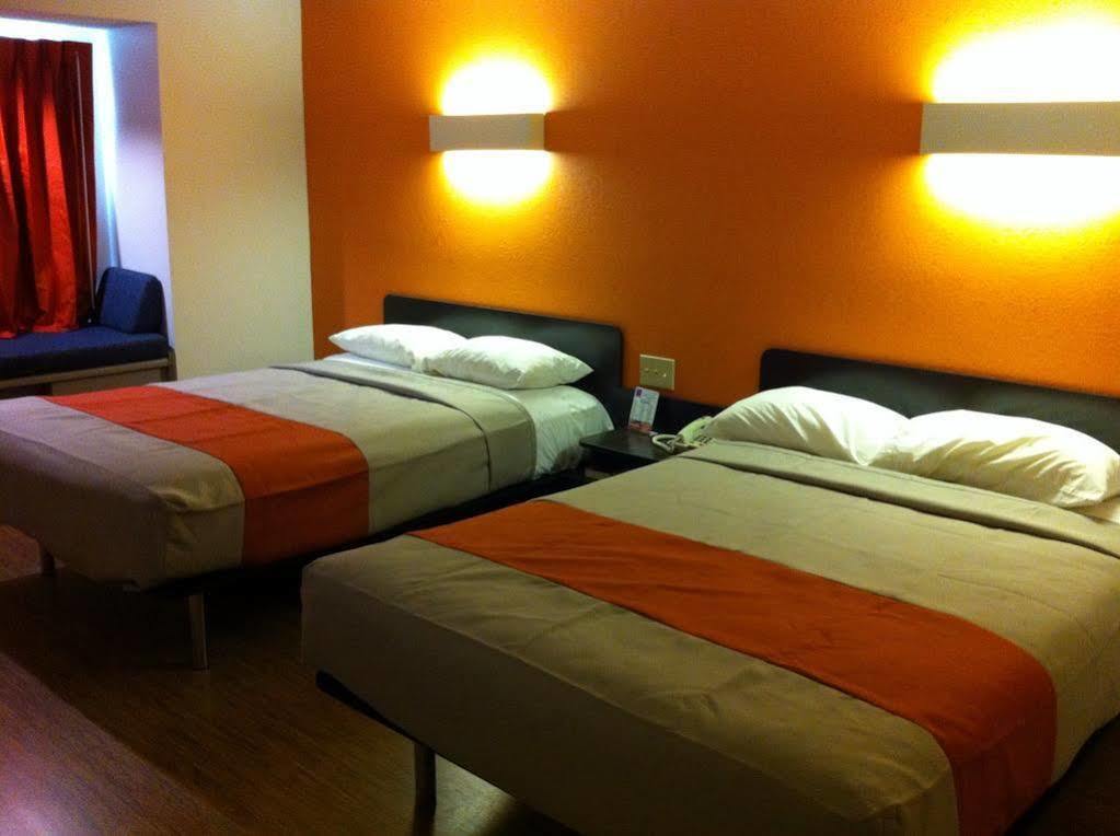 Motel 6 Indianapolis Carmel Екстер'єр фото