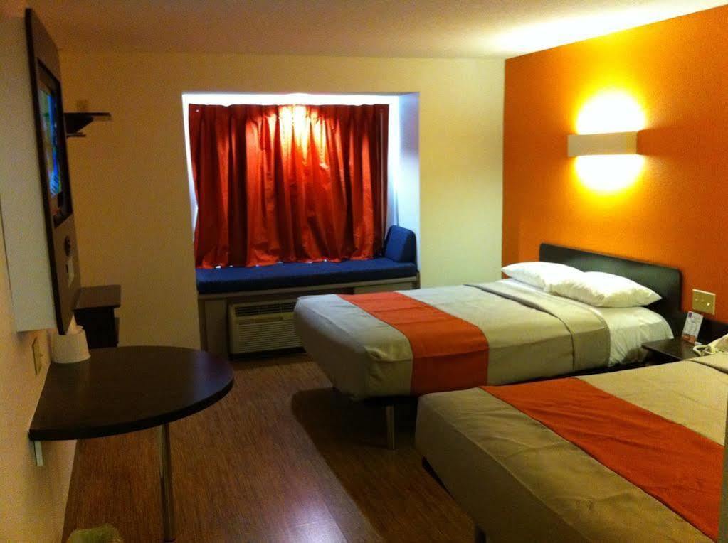 Motel 6 Indianapolis Carmel Екстер'єр фото