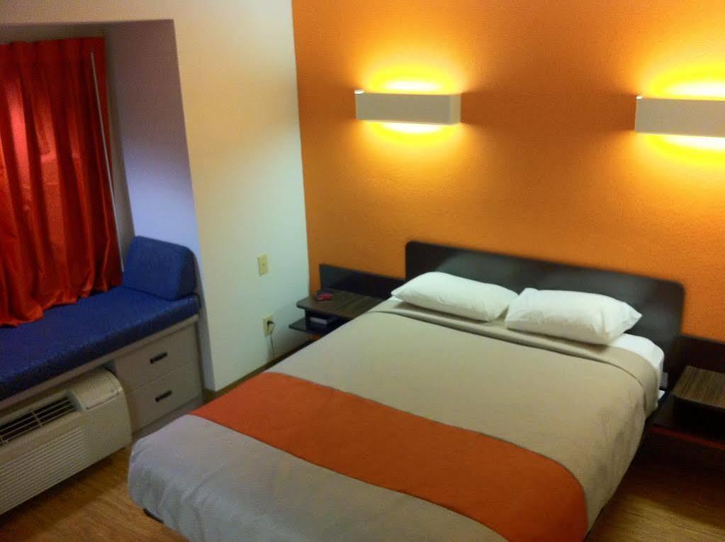 Motel 6 Indianapolis Carmel Екстер'єр фото