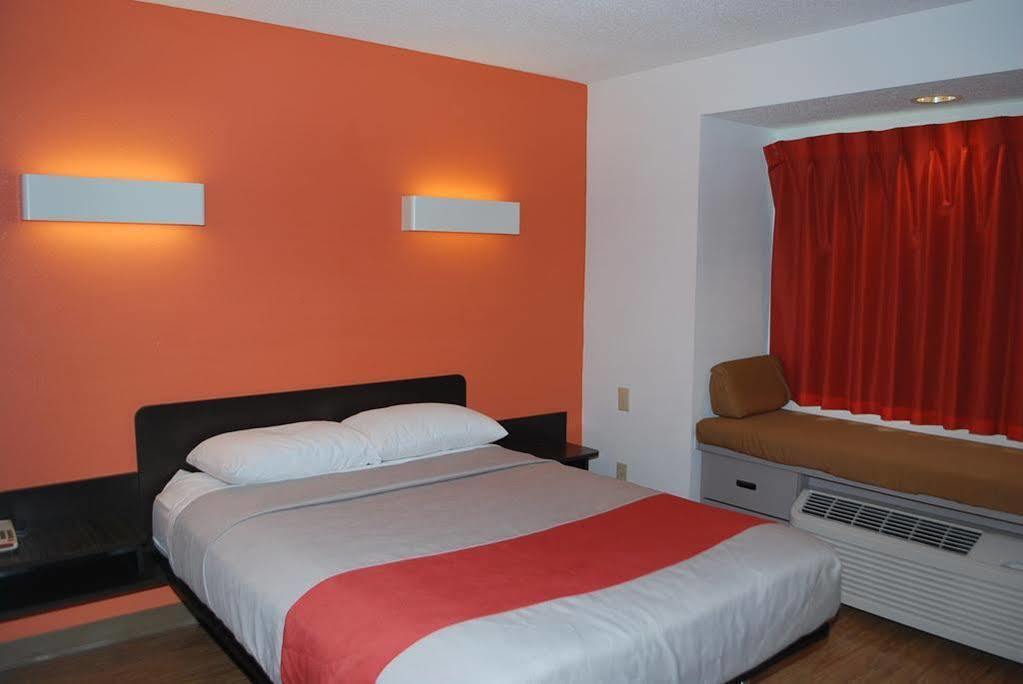 Motel 6 Indianapolis Carmel Екстер'єр фото